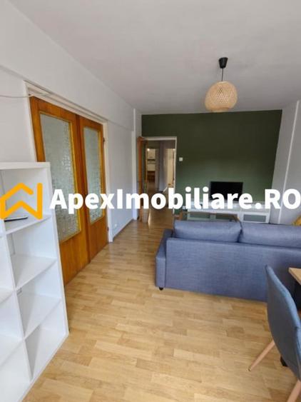 Apartament cu 3 camere semidecomandat în Universitate