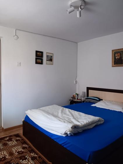 Casă cu 5 camere cu Canalizare în Central