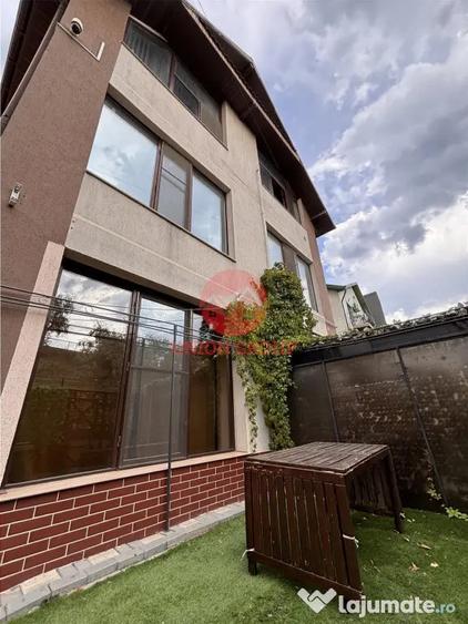 Casă cu 8 camere cu Teren 200 Mp în Central