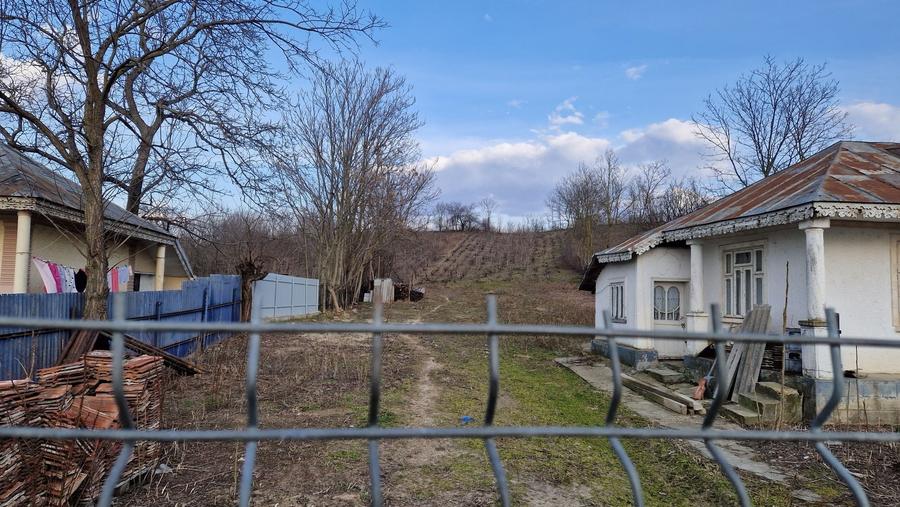 Casă cu 4 camere în Ungureni