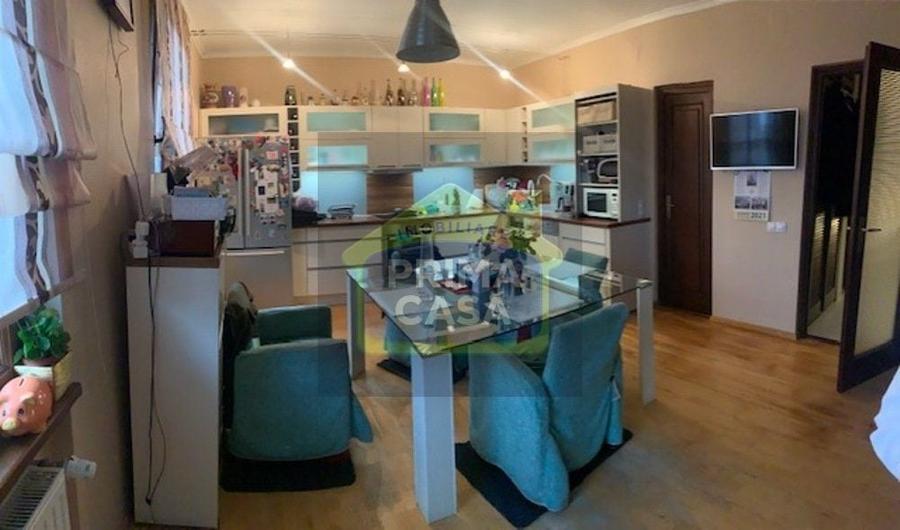 Duplex cu 10 camere cu Canalizare în Săsar