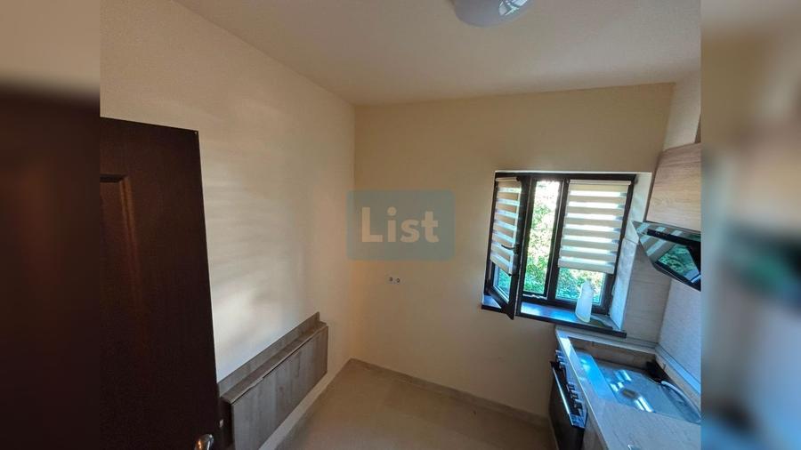 Casă cu 5 camere cu Teren 40 Mp în Central
