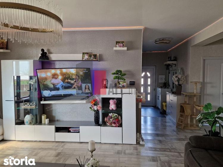 Casă cu 3 camere cu Canalizare în Central