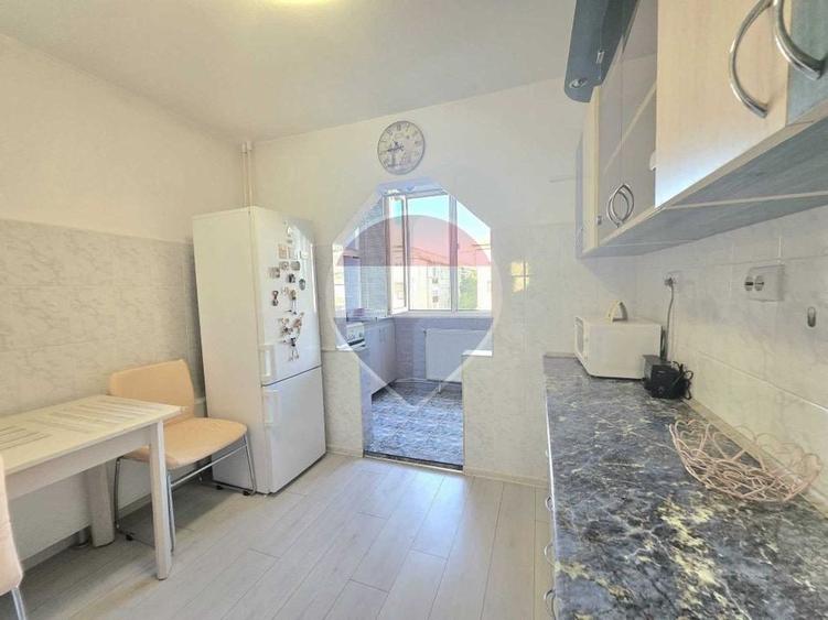Apartament cu 3 camere decomandat, mobilat în Central
