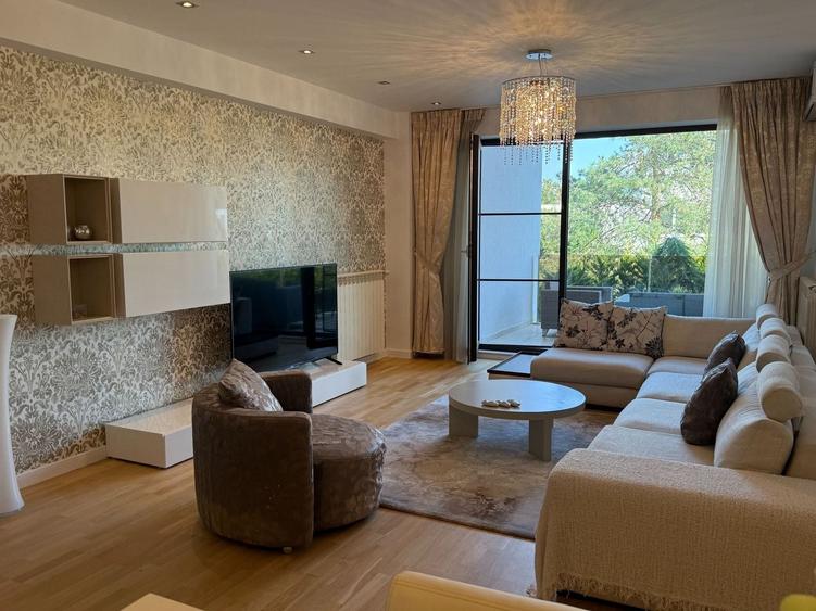 Apartament cu 3 camere, mobilat în Iancu Nicolae