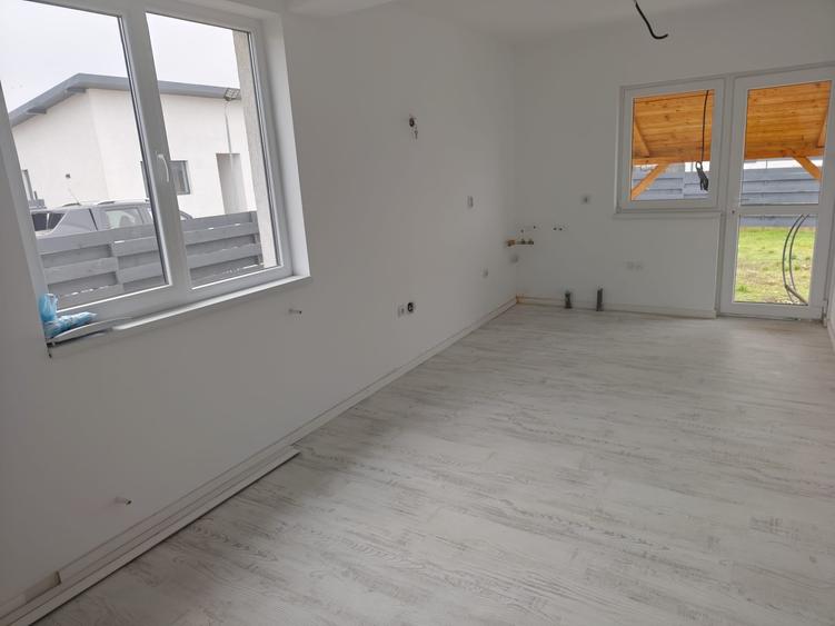 Casă individuală cu 3 camere cu Teren 320 Mp în Crevedia