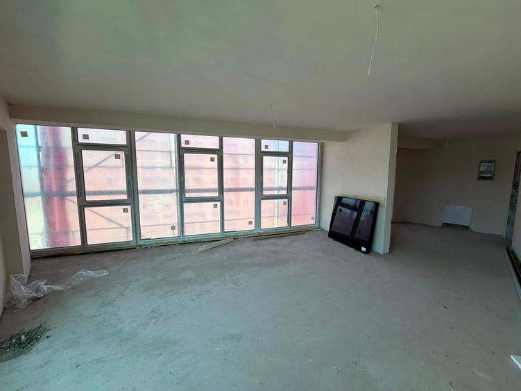 Apartament cu 2 camere semidecomandat în Sopor