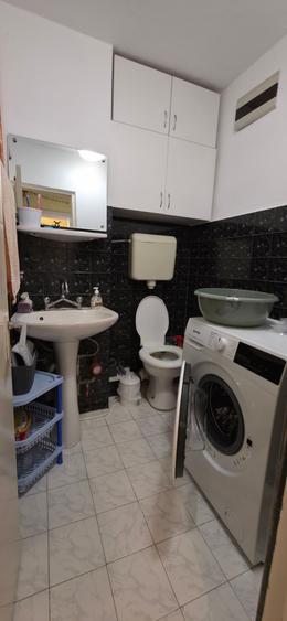 Apartament cu 3 camere decomandat în Lipovei