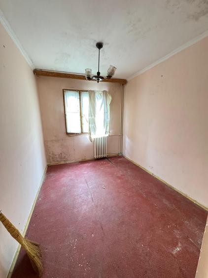 Apartament cu 3 camere semidecomandat în Alexandru cel Bun