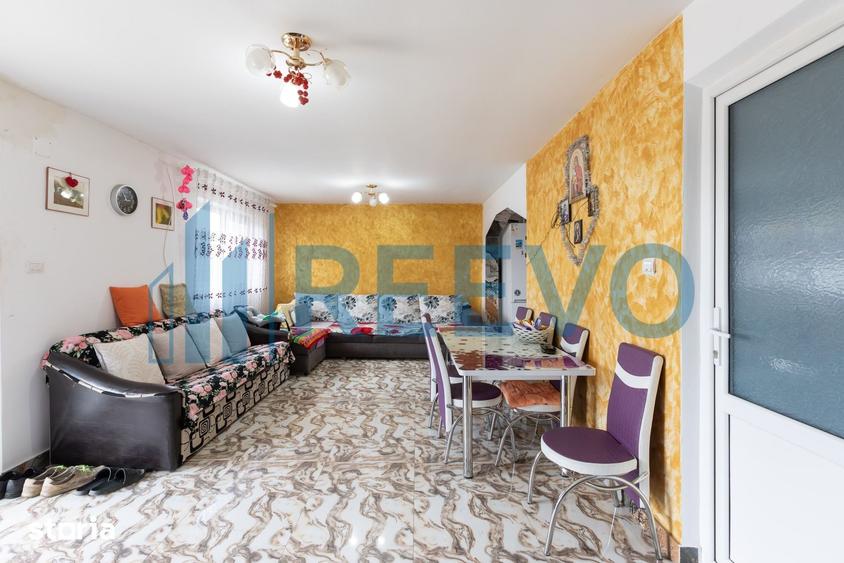 Casă cu 7 camere cu Teren 735 Mp în Letea Veche