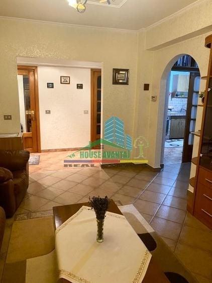Apartament cu 3 camere decomandat în Central