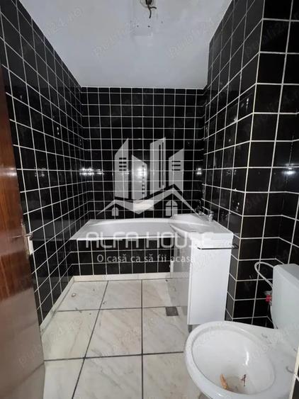 Apartament cu 4 camere semidecomandat în Central