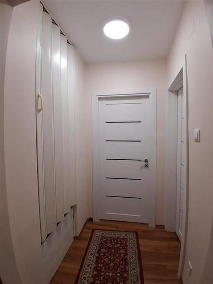 Apartament cu 3 camere semidecomandat, mobilat în Spitalul Județean