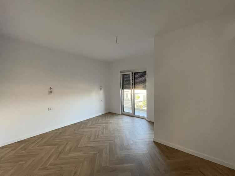Duplex cu 4 camere cu Canalizare în Covaci