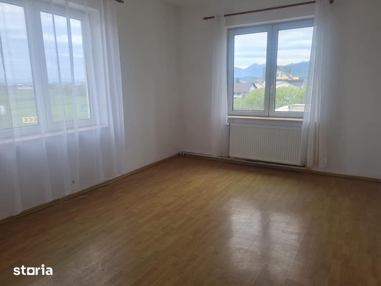 Spațiu comercial, de 110 mp, în Tractorul