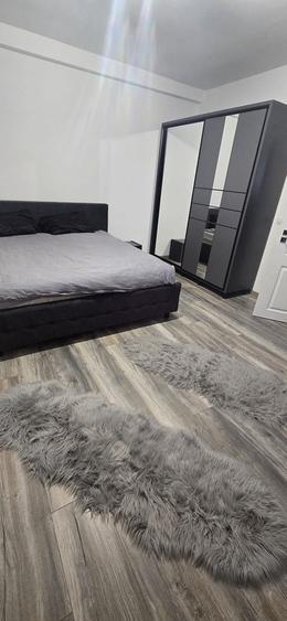 Apartament cu 3 camere decomandat în Exterior Vest