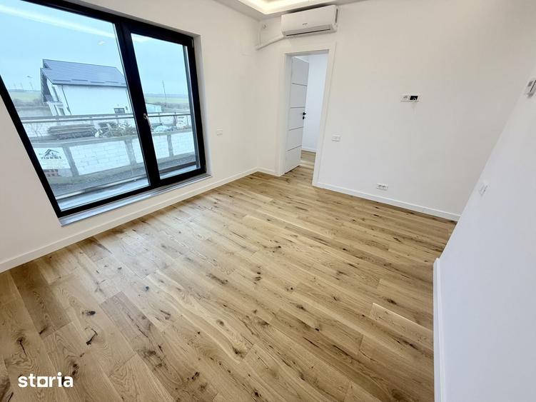 Casă cu 5 camere cu Teren 242 Mp în Glina
