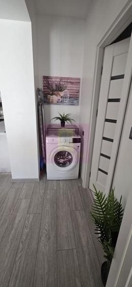 Apartament cu 2 camere semidecomandat, mobilat în Calea Moroieni