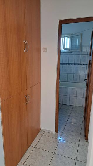 Apartament cu 3 camere semidecomandat în Nord