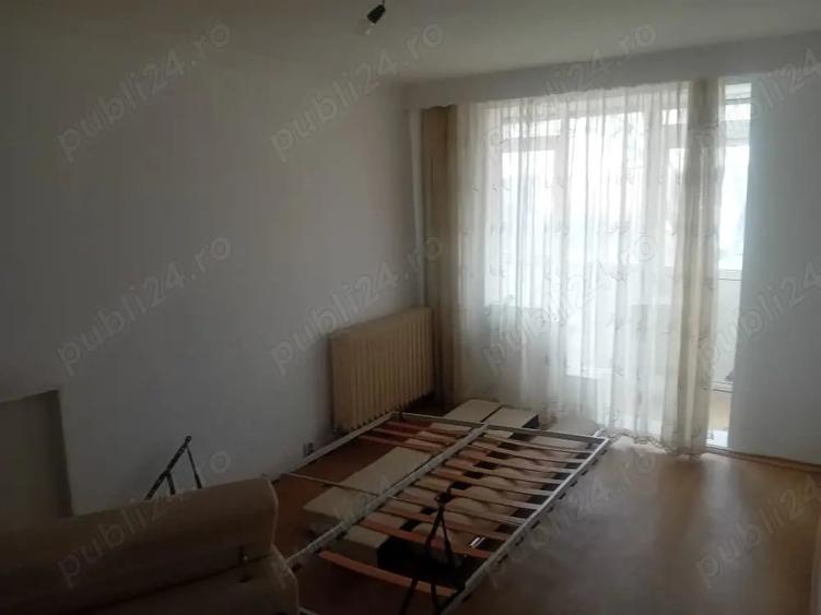 Apartament cu 3 camere decomandat în Precista