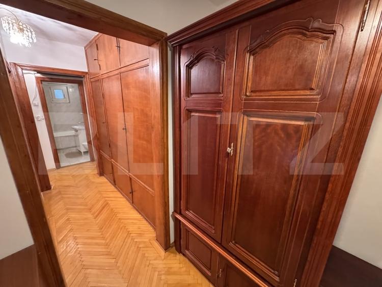Apartament cu 3 camere decomandat, mobilat în Sărari