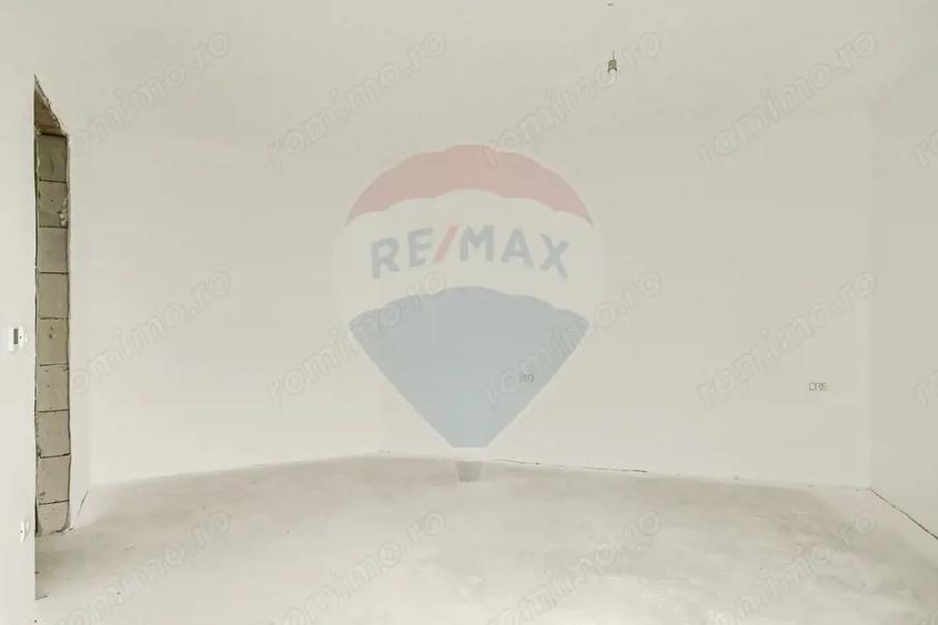 Apartament cu 3 camere semidecomandat în Subcetate