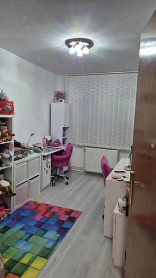 Apartament cu 4 camere semidecomandat în Crângași — fotografia 3
