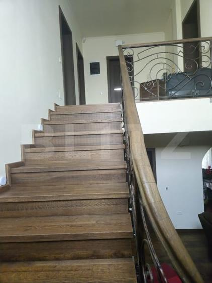Casă individuală cu 6 camere cu Teren 1170 Mp în Exterior Sud
