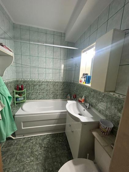Apartament cu 2 camere semidecomandat, mobilat în Calea Galați
