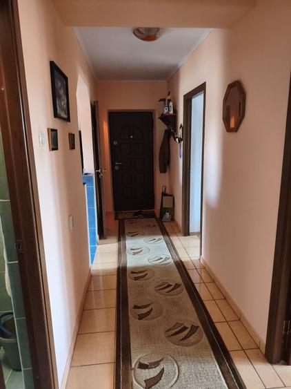 Apartament cu 3 camere decomandat în Todirești