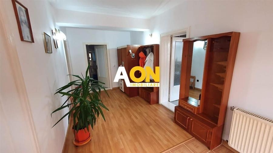 Casă individuală cu 7 camere cu Canalizare în Sântimbru