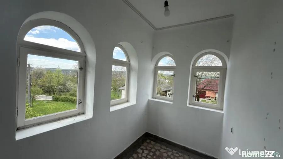 Casă cu 3 camere cu Teren 2200 Mp în Central