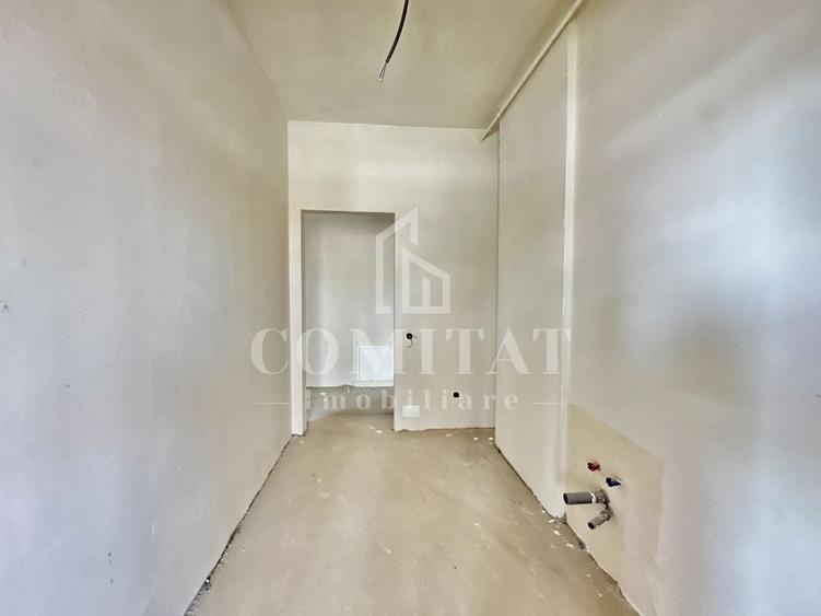 Apartament cu 3 camere semidecomandat în Florești