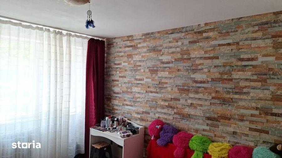 Apartament cu 3 camere semidecomandat în Militari