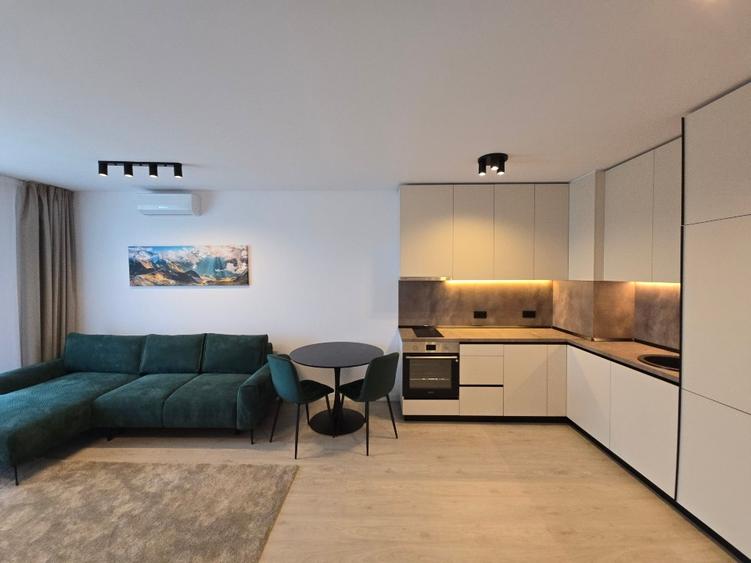 Apartament cu 2 camere semidecomandat, mobilat în Băneasa