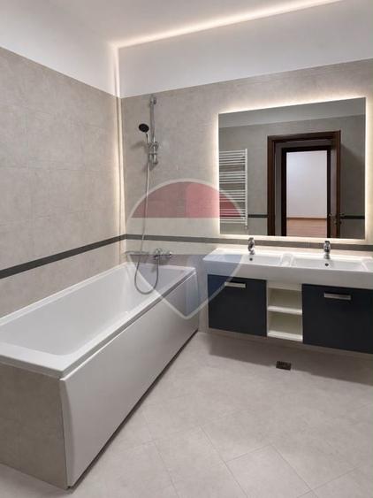Apartament cu 4 camere decomandat, mobilat în Kiseleff