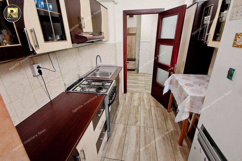 Apartament cu 3 camere decomandat în Micro 16