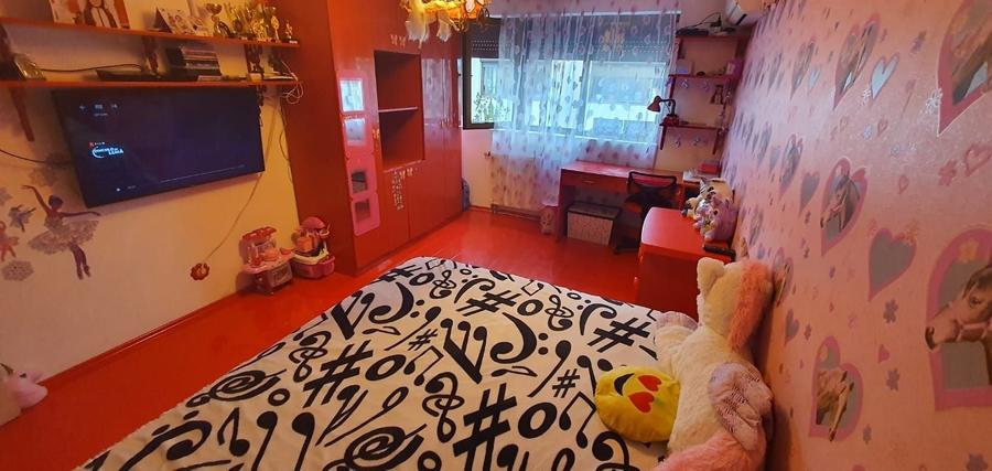 Casă cu 4 camere cu Teren 120 Mp în 1 Decembrie