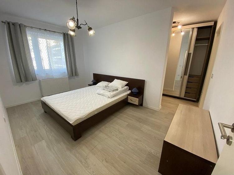 Apartament cu 3 camere decomandat în Tractorul