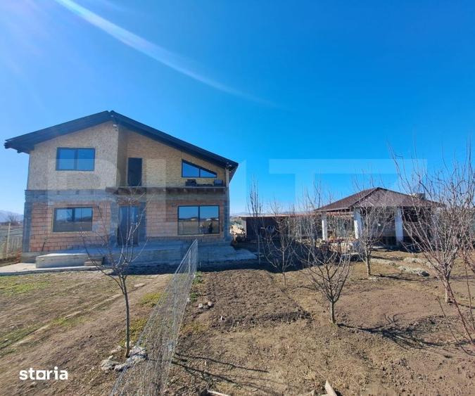 Casă cu 4 camere cu Teren 560 Mp în Stupini