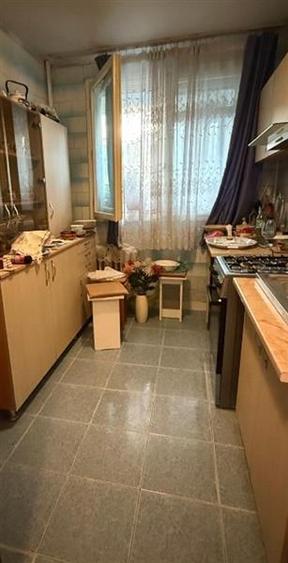 Apartament cu 3 camere semidecomandat în Crângași