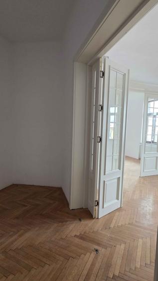 Apartament cu 3 camere în P-ța Unirii