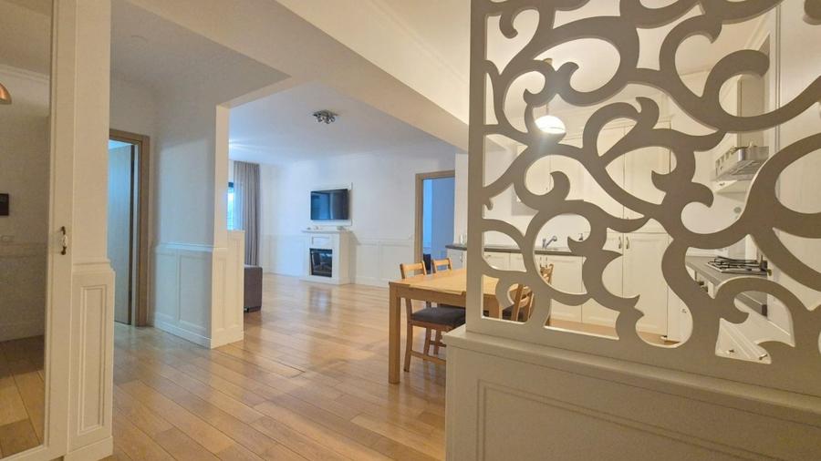 Apartament cu 3 camere semidecomandat în Aviației