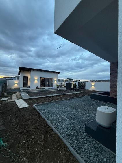 Casă individuală cu 5 camere cu Piscina în Moșnița Nouă