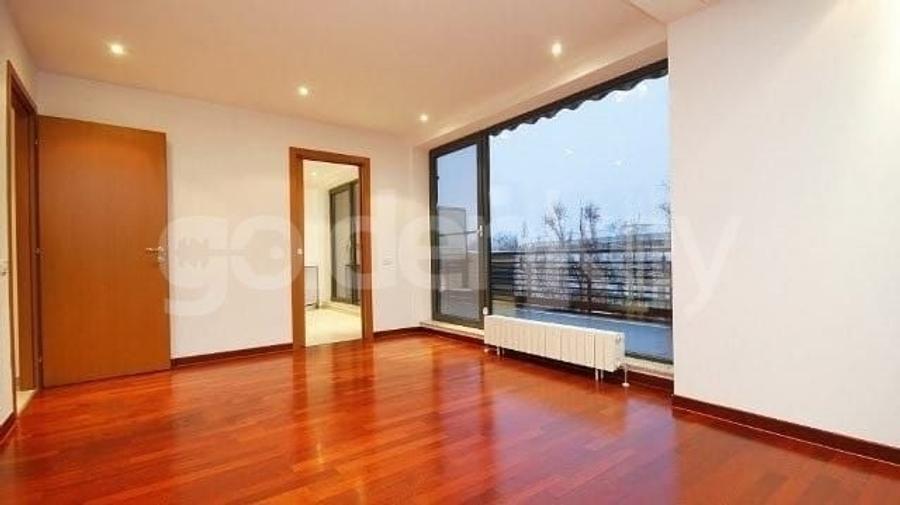 Apartament cu 3 camere semidecomandat în Herăstrău