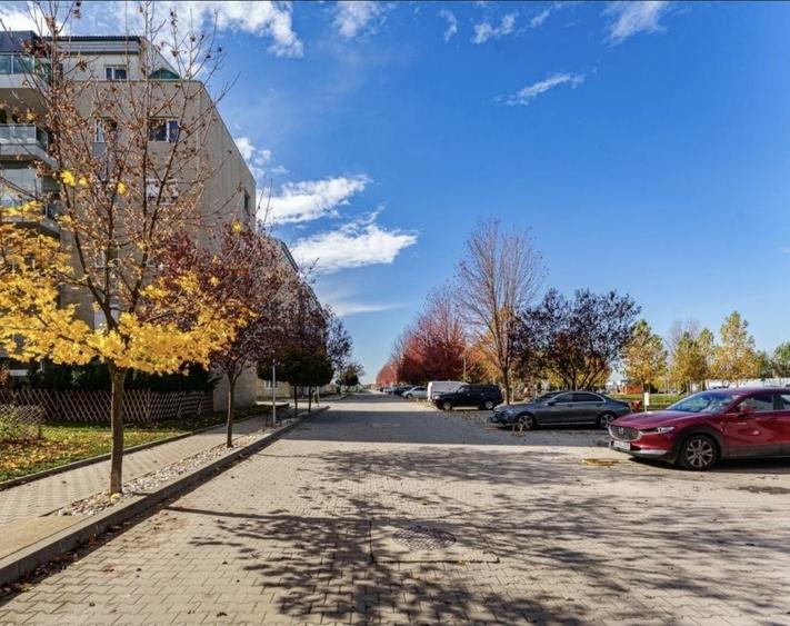 Apartament cu 3 camere decomandat în Odăile