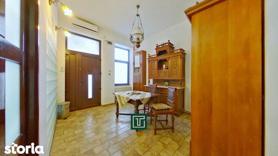 Apartament cu 3 camere decomandat, mobilat în Central