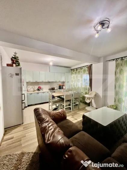 Apartament cu 4 camere semidecomandat, mobilat în Europa