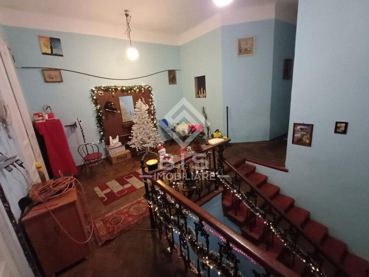 Casă individuală cu 6 camere cu Canalizare în Central