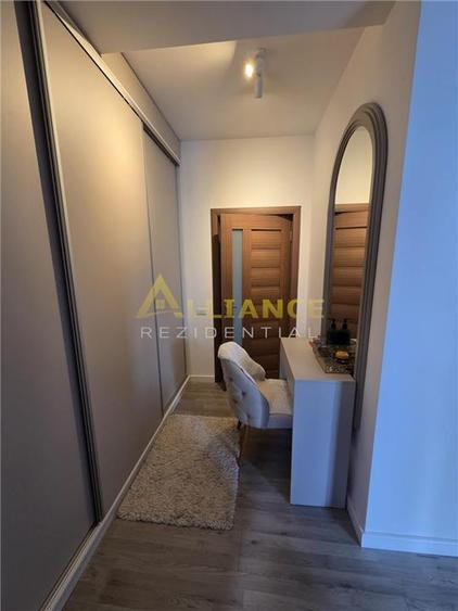 Apartament cu 3 camere circular, mobilat în Central